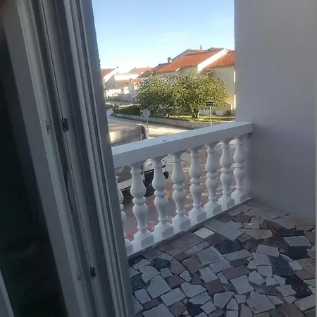 Megi Apartamento *