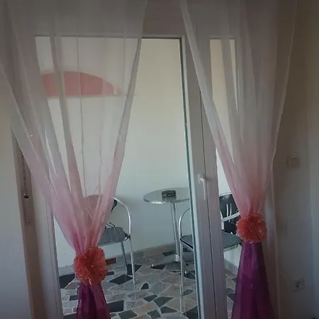 Megi Biograd Na Moru