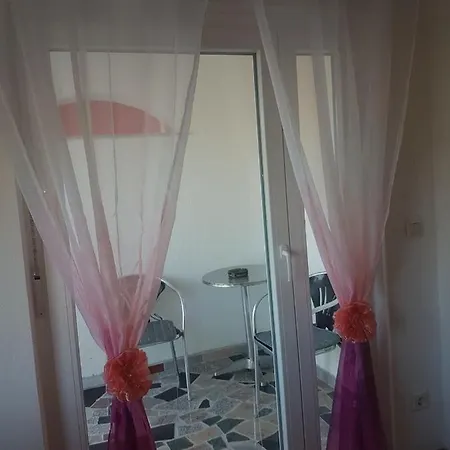 Megi Biograd Na Moru