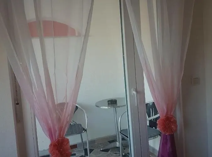 Megi Biograd Na Moru